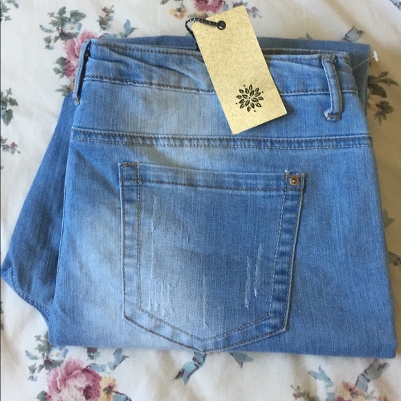 Ligh blue wash SIZE 17 jeans BRAND NEW - Picture 1 of 4